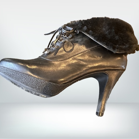 Kenneth Cole Sheepskin and Leather Cuffed High Heel Ankle Boots NWOT 8 - Picture 3 of 9